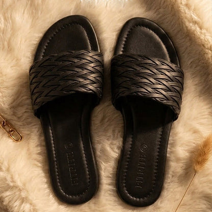 Flat Sandals 25
